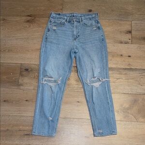American Eagle Light Blue Denim mom jeans distressed size 6 short pants